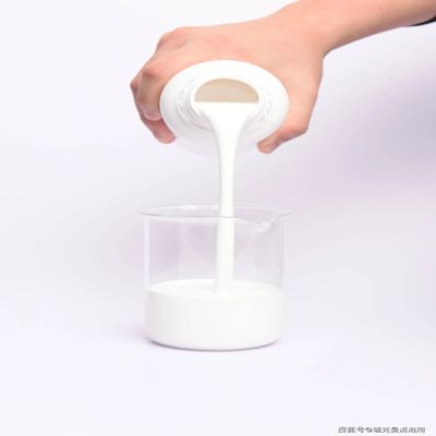 Thermosensitieve vertraagde-reactieve diamine verharder XY 311 bestaat uit aromatische diamine met een symmetrische moleculaire structuur en natriumchloride, geschikt voor gietpolyurethaansystemen op basis van TDI of MDI.